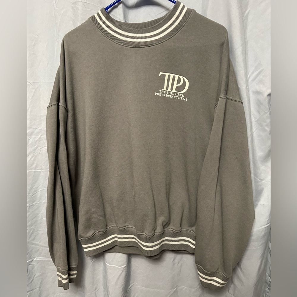 Stylish Gray Sweatshirt with Embroidered Logo